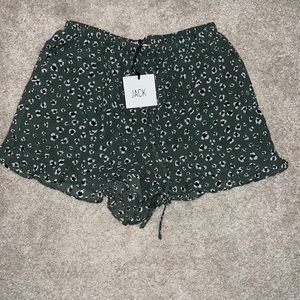 Jack by bbdakota NWT women’s shorts sz small color green floral print